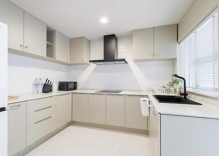 Luxurysukhumvithouse 2br 2bath Kitchen Netflix 1lv 160sqmeteres ヴィラ *